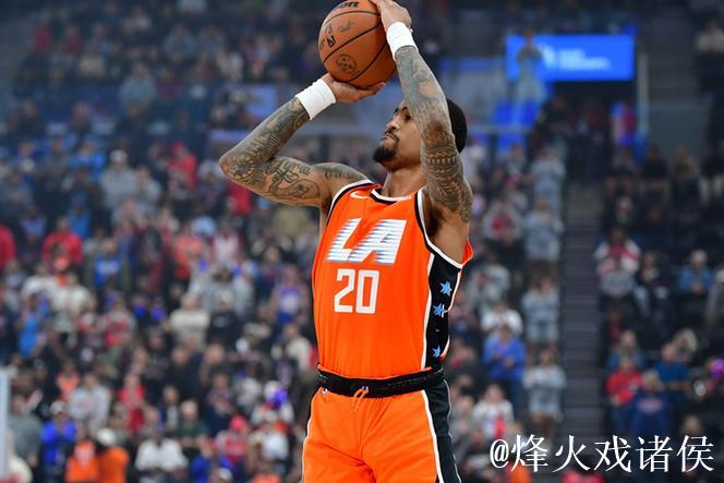 科林斯半场表现平稳：7投4中拿下8分2篮板1助攻1盖帽